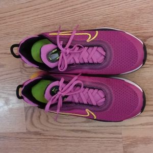 Nike's 6Y AirMax 2090